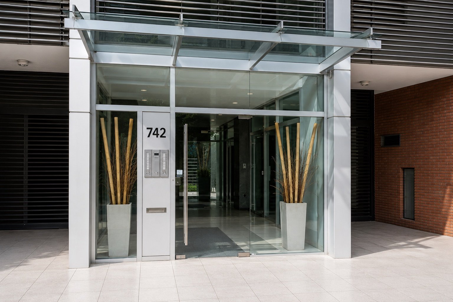 Acceso de entrada del edificio Avellaneda 742 en Caballito