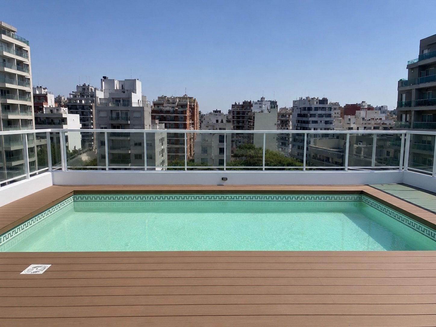 Pileta en terraza amenities del edificio Pacheco 2910